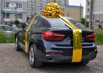 Золотой бант на машину BMW